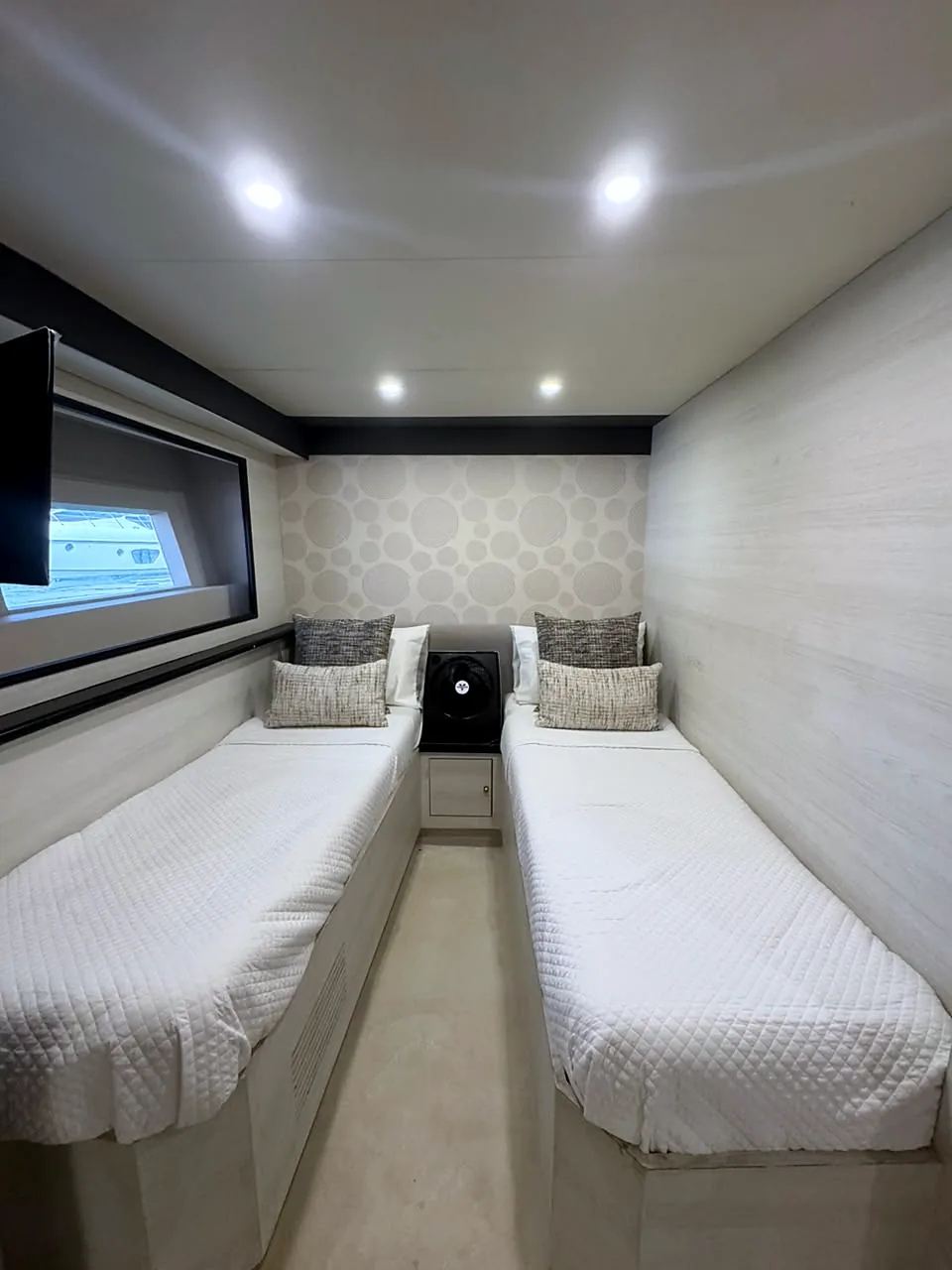 Twin-bed guest stateroom aboard MÍO