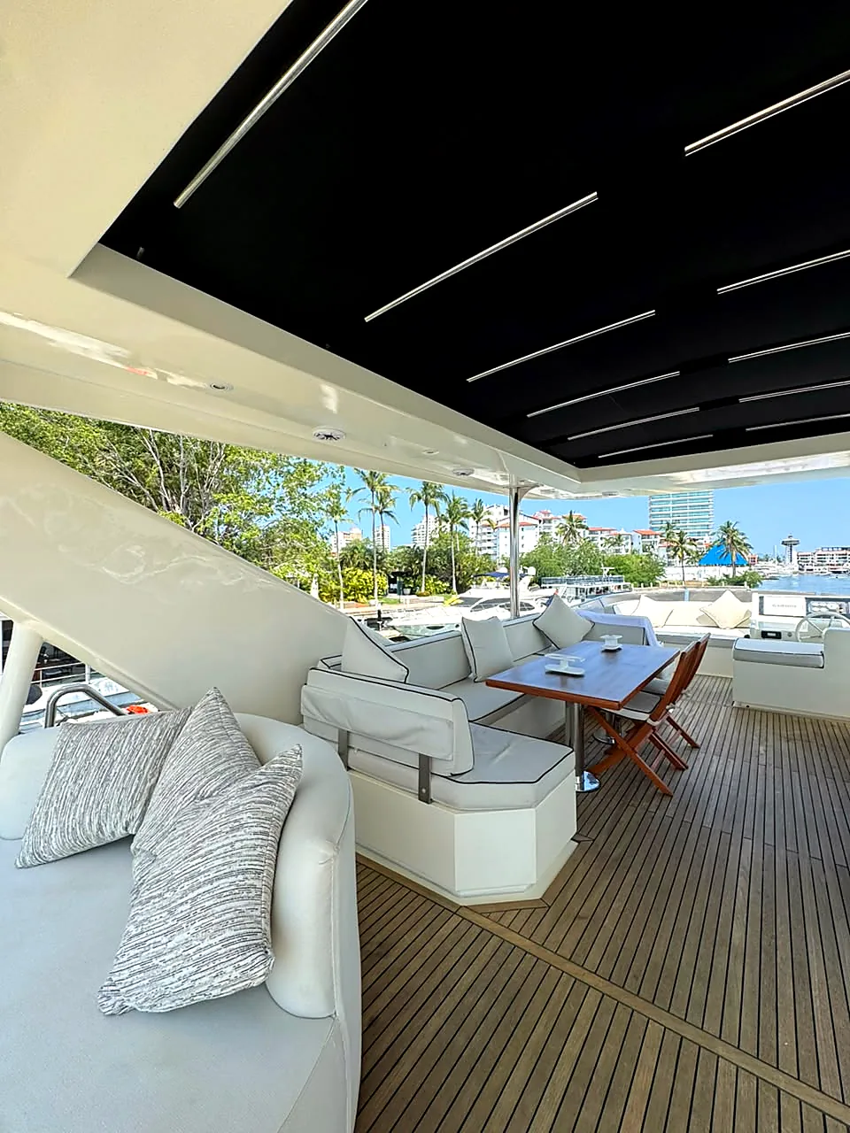Covered aft-deck dining and seating aboard MÍO
