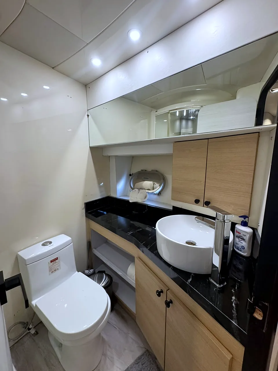 Compact bathroom and basin aboard MÍO