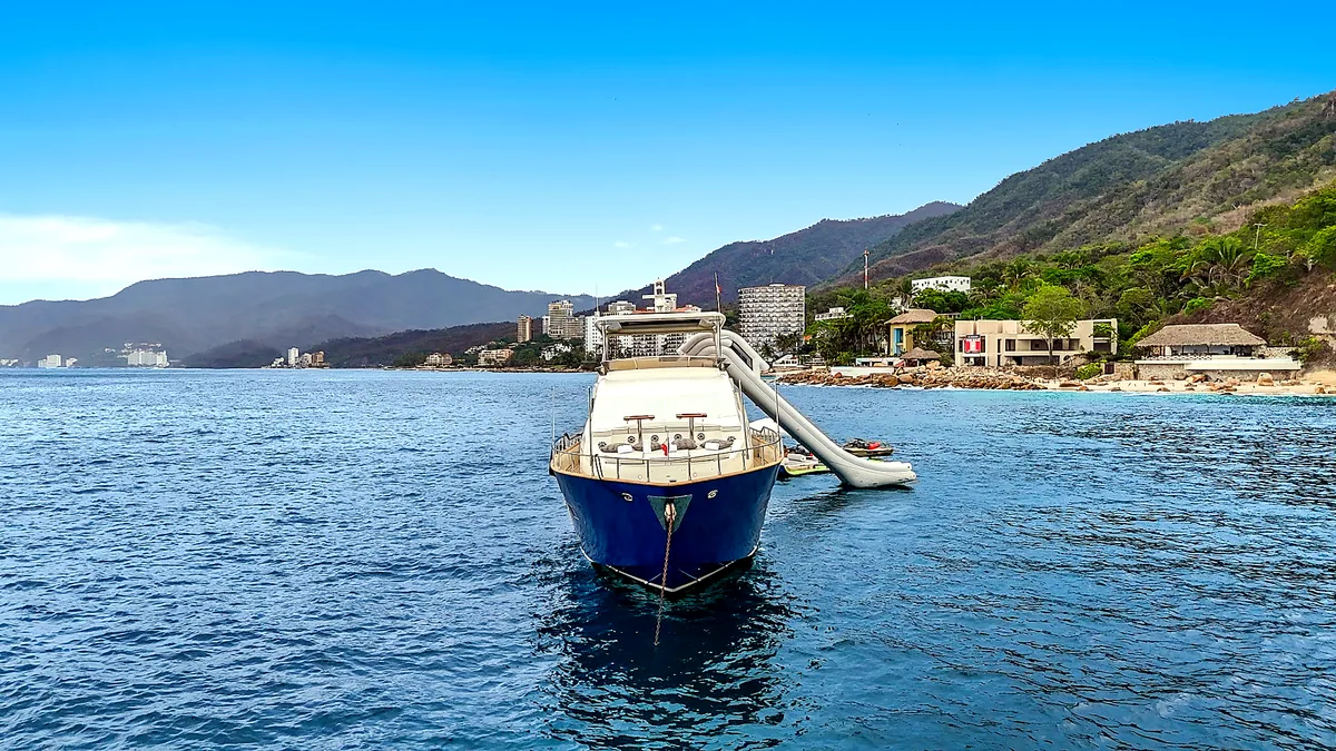 Stern view of MÍO yacht with water slide